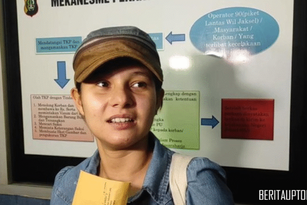 Mobil Larasati Nugroho Ditaburi Bunga, Dikira Meninggal larasati